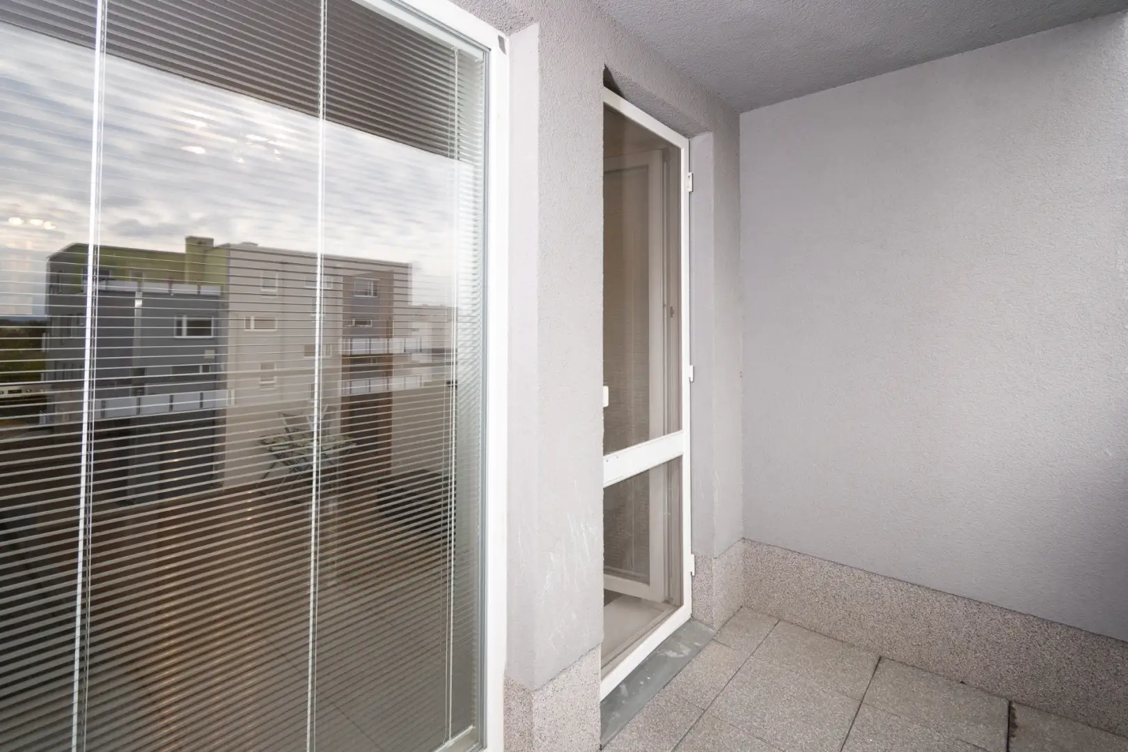 Pronájem slunného bytu 2+kk/G/B/S s výměrou  45m² - Praha - Uhříněves