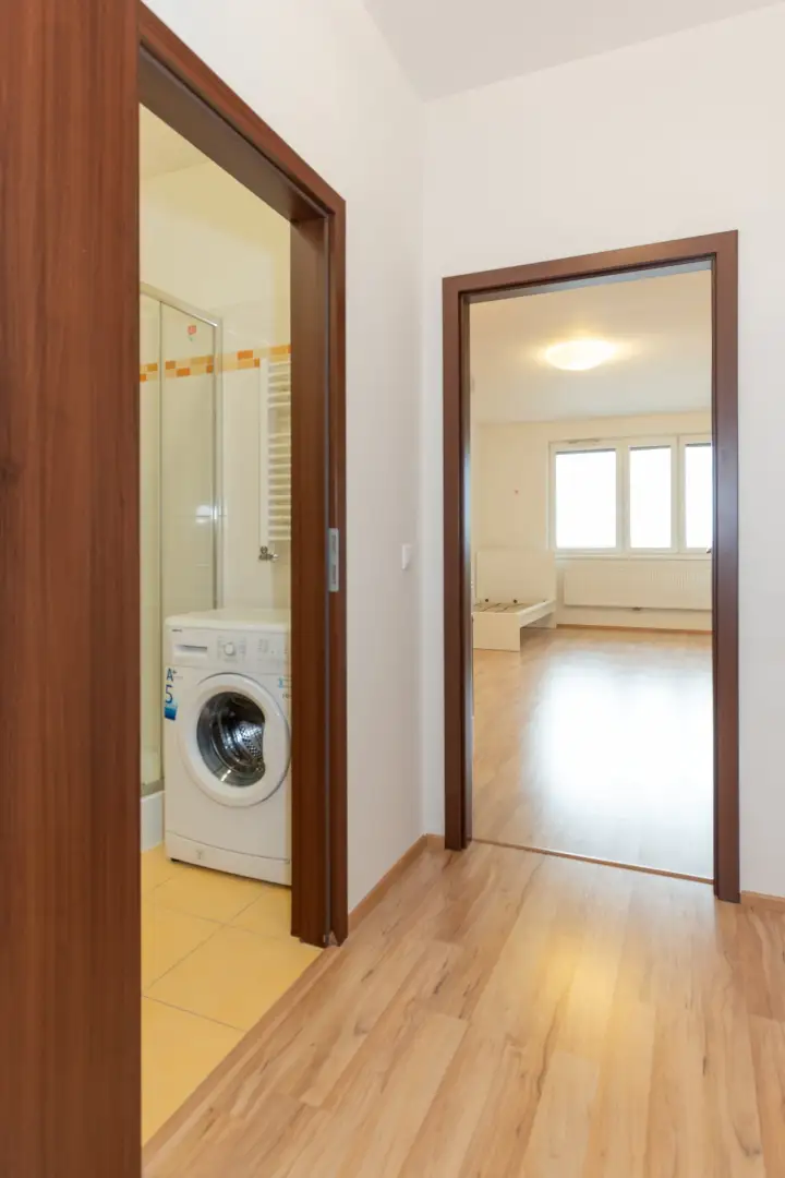 Pronájem byty 1+kk, 33 m² - Praha - Vysočany