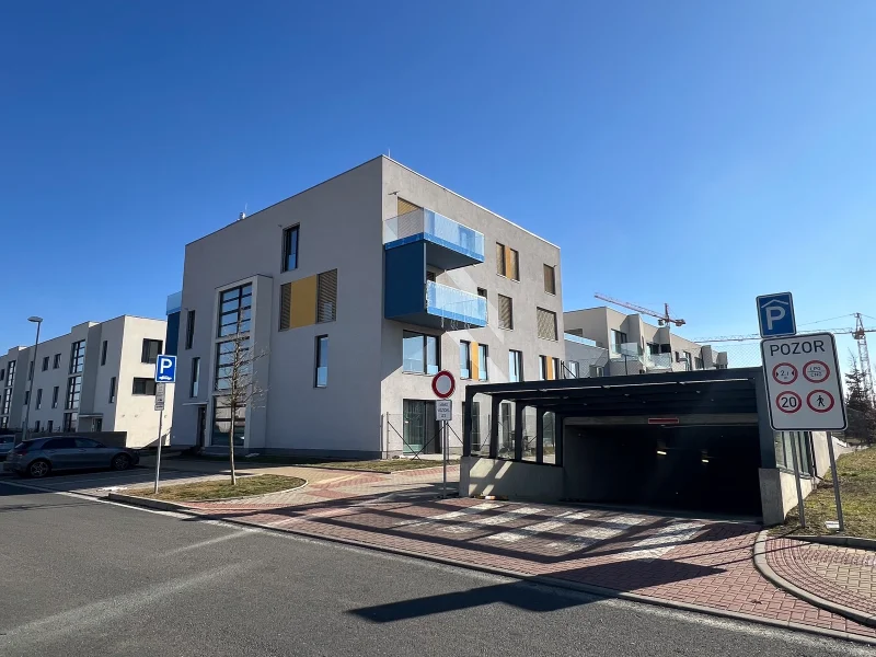 Pronájem byty 3+kk, 88 m² - Praha - Dolní Počernice