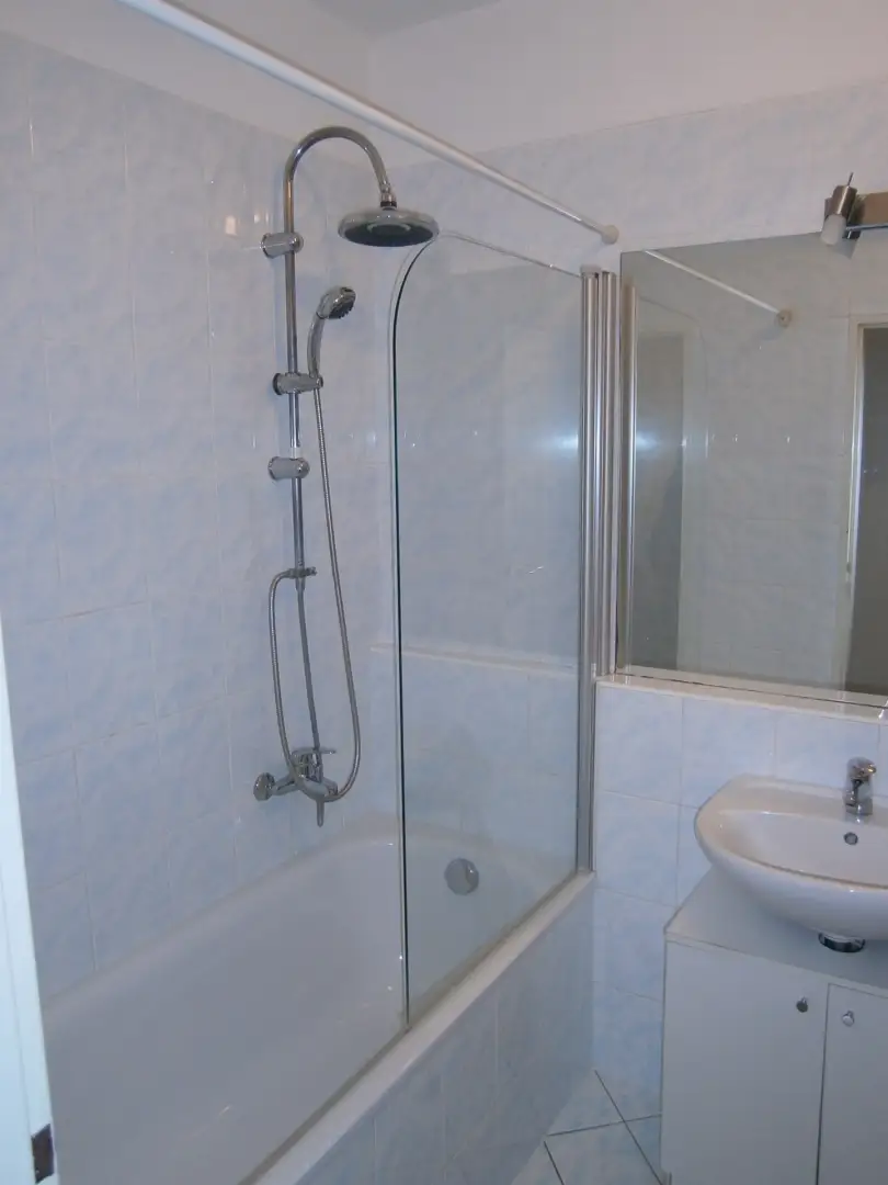 Pronájem bytu 2+kk, 50m2 - Hnězdenská, Praha 8
