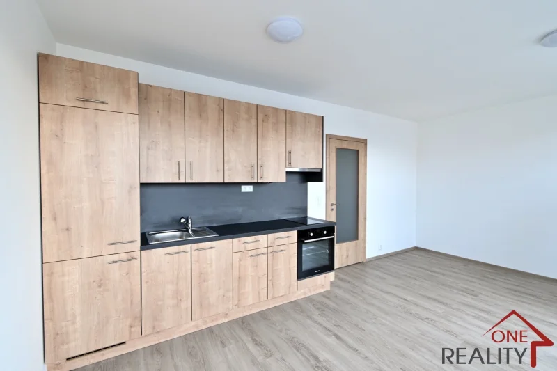 Pronájem bytu 1+kk, 33m2 s balkonem Praha Holešovice
