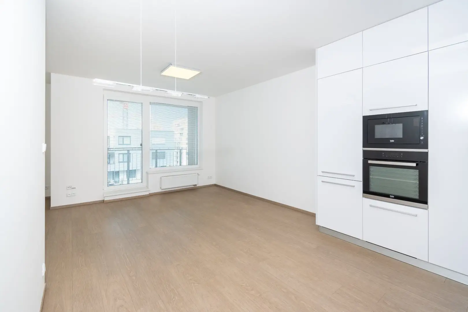 Pronájem byty 1+kk, 56 m² - Praha - Vysočany