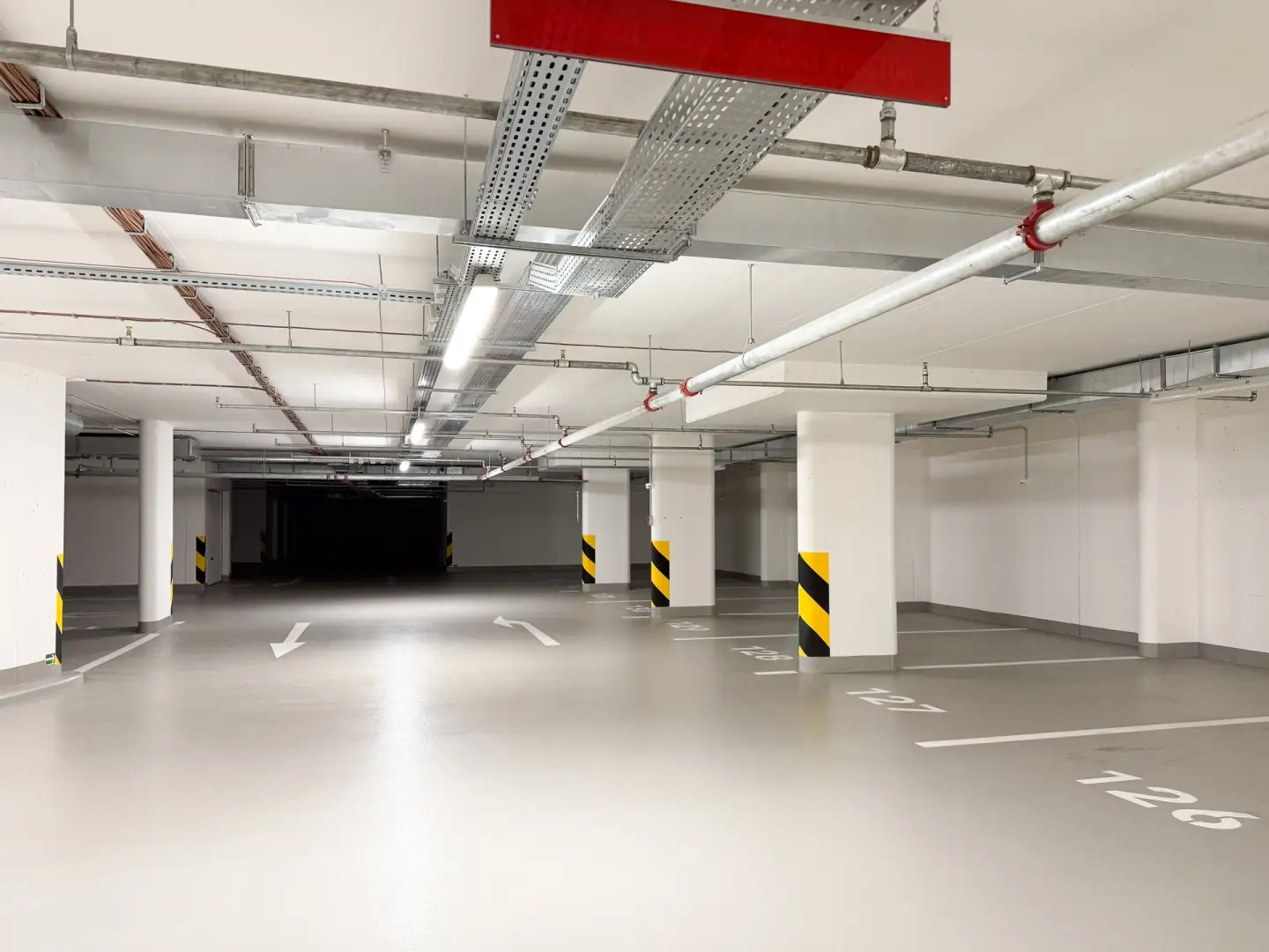 Pronájem garážového stání, 15 m² - Praha - Hloubětín