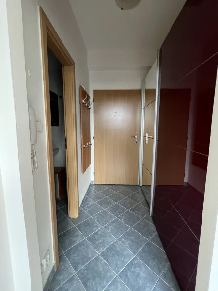 Pronájem bytu 1+kk o výměře 32m² - Praha - Hlubočepy
