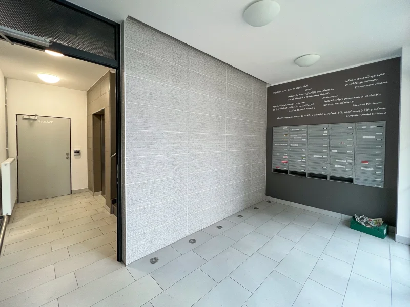 Nabízíme k pronájmu byt 2+kk, ulice Makedonská 618/9, Praha - Střížkov