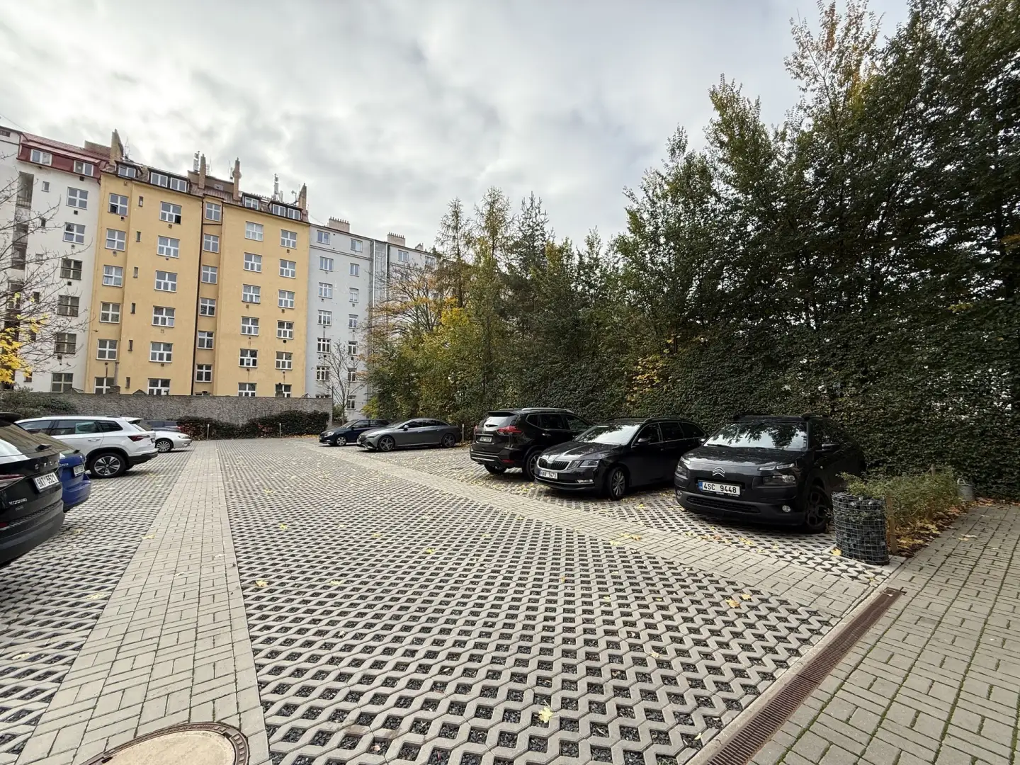 Pronájem parkovacího stání 13 m², Praha - Žižkov