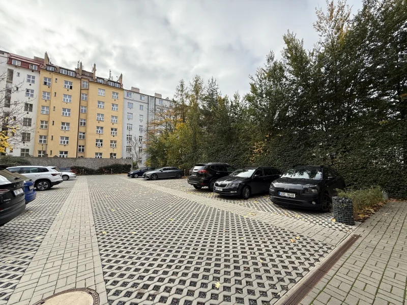 Pronájem parkovacího stání 13 m², Praha - Žižkov