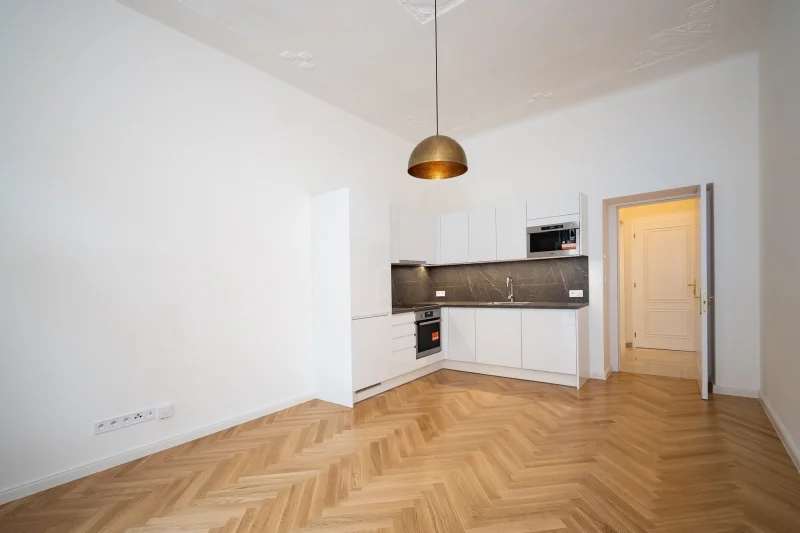 Pronájem bytu 1+kk s balkónkem, ulice Ovenecká 315/32, Praha - Holešovice