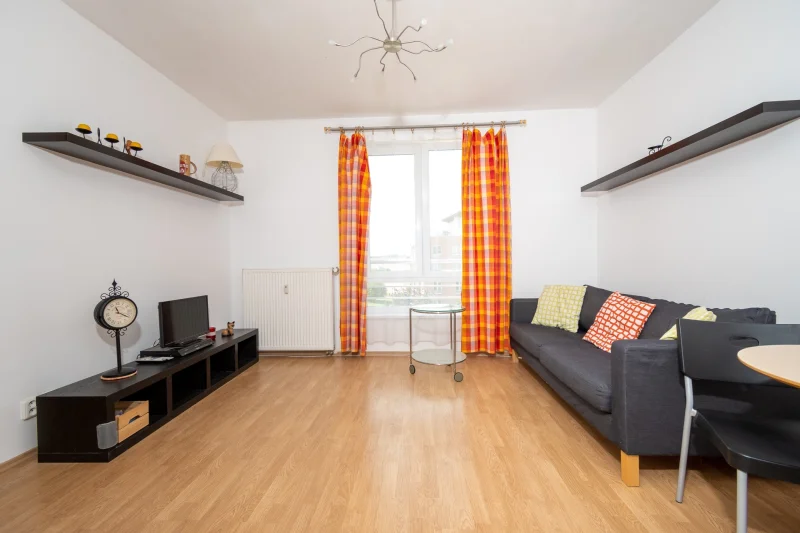 Pronájem bytu 2+kk/G o velikosti 40m² - Praha - Suchdol