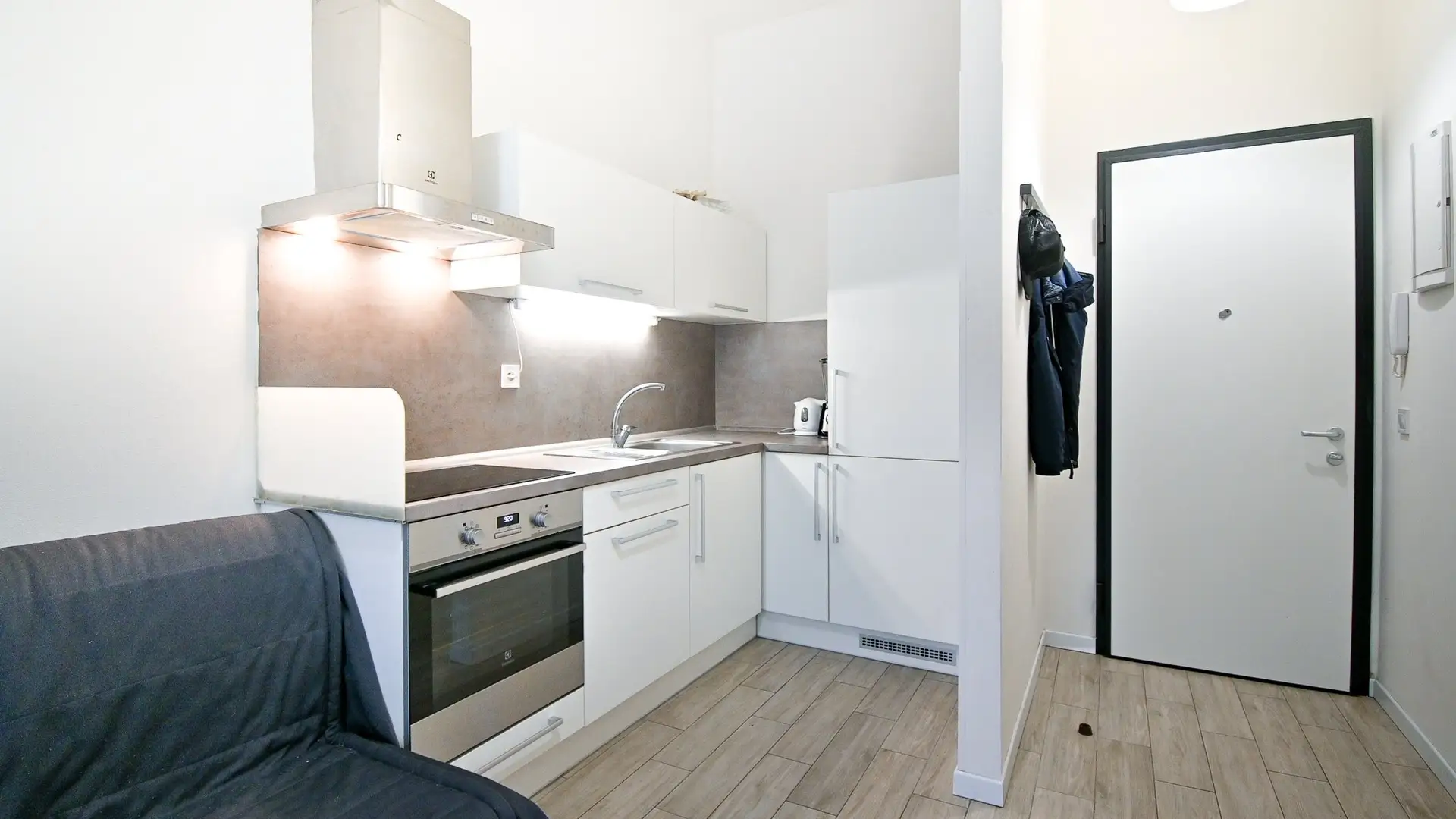 Pronájem bytu 2+kk,  37m² - Praha - Nusle
