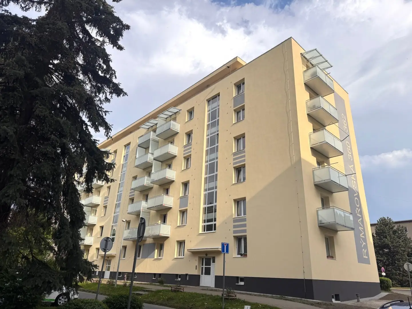 Pronájem bytu 3+kk/B, po rekonstrukci, zařízený, Praha - Letňany