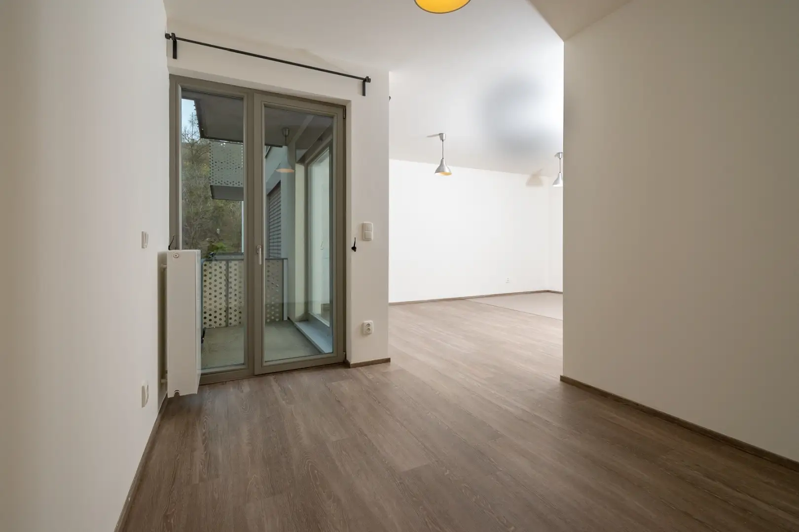 Pronájem bytu 1+kk s balkonem o výměře 42m²  Praha - Žižkov
