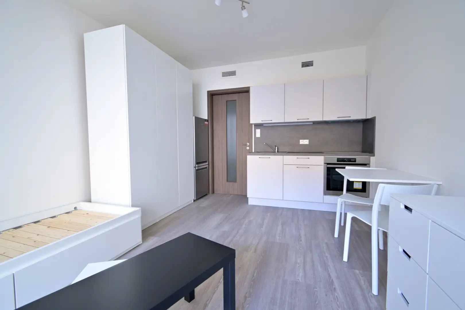 Pronájem bytu 1+kk o výměře 33 m² s lodžií v lokalitě Praha - Košíře