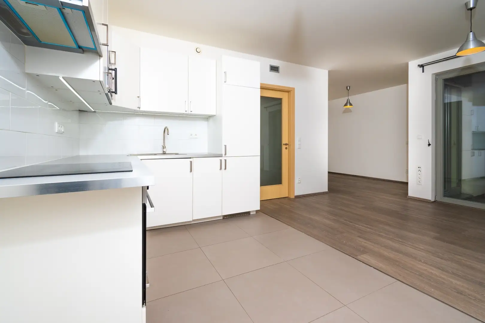 Pronájem bytu 1+kk s balkonem o výměře 42m²  Praha - Žižkov