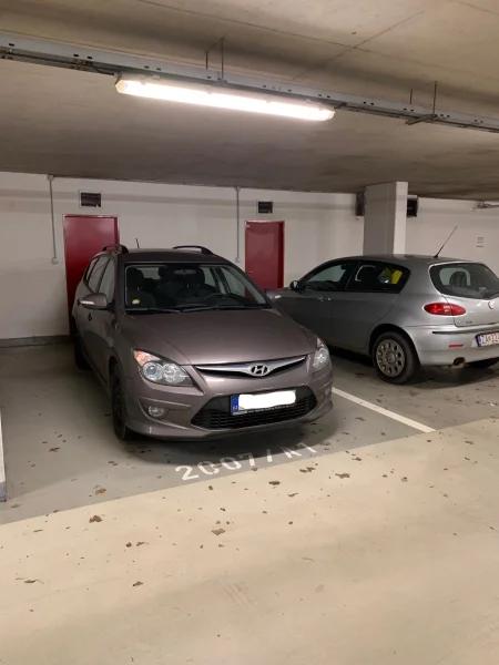 Pronájem garážového stání - Praha - Vysočany - Kabešova