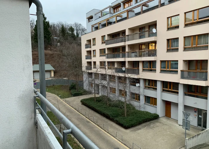 Pronájem bytu 1+kk, 42m2, balkon, garáž