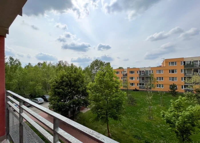 Pronájem bytu 2+kk s balkónem, ulice Hnězdenská 767/4a, Praha - Troja