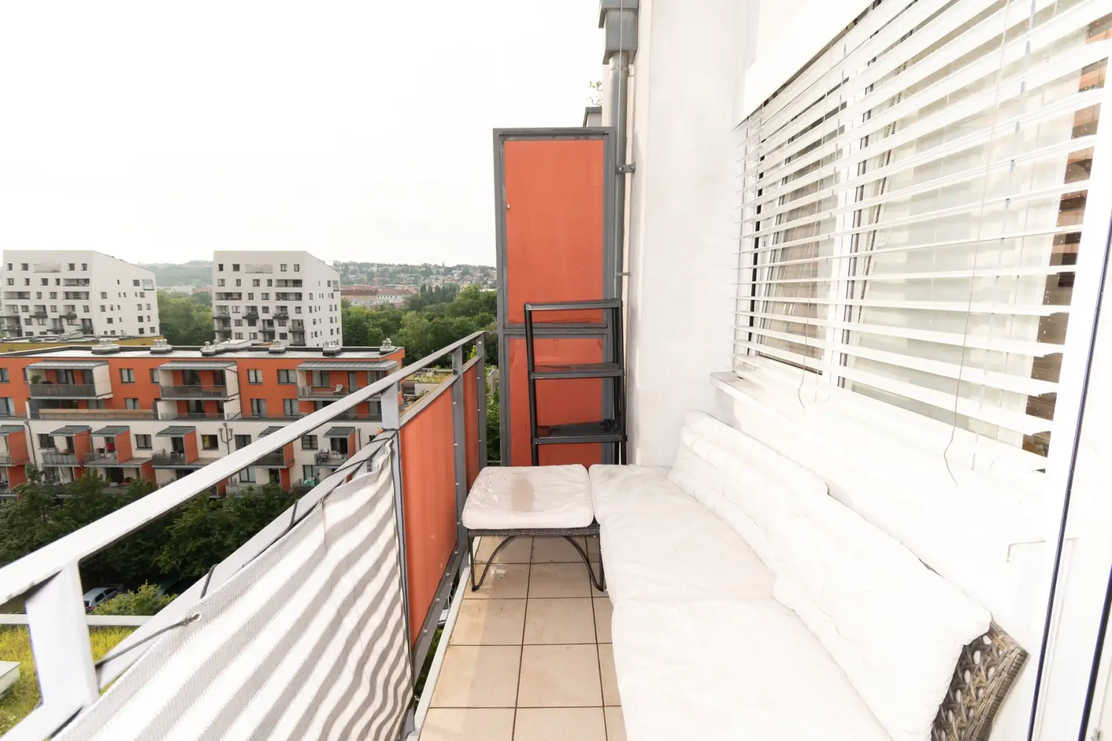 Pronájem bytu 2+kk, 48 m² - Praha - Vysočany