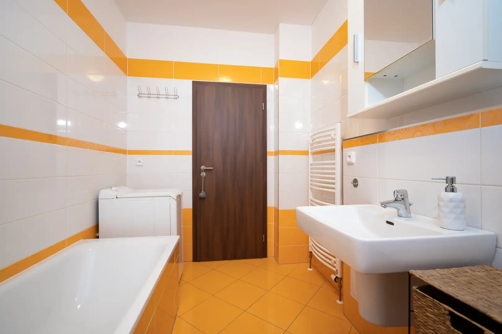 Pronájem bytu 2+kk, 48 m² - Praha - Dolní Měcholupy