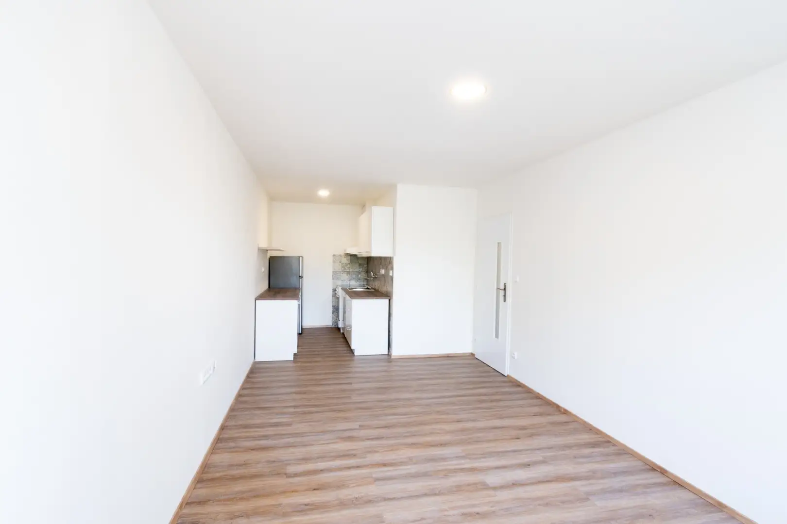 Pronájem bytu 2+kk, 45 m² - Praha - Kobylisy