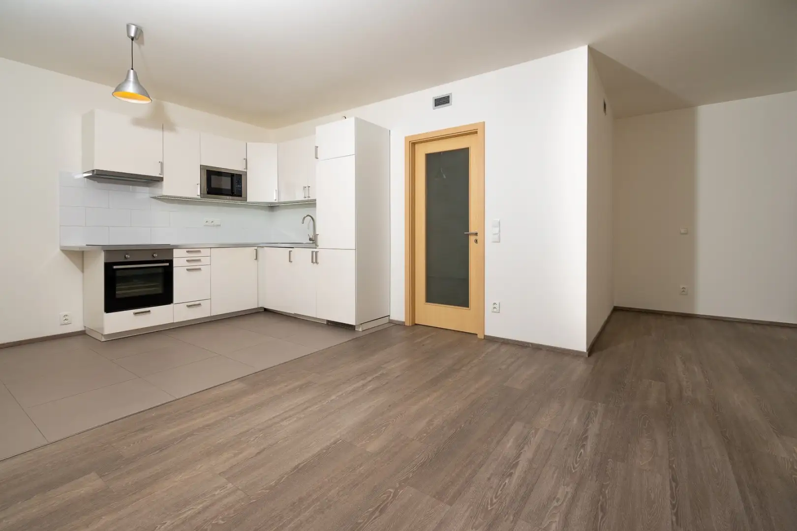 Pronájem bytu 1+kk s balkonem o výměře 42m²  Praha - Žižkov