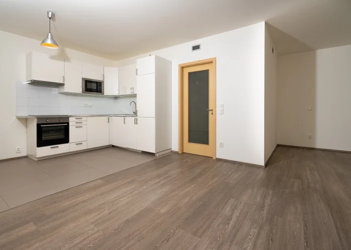 Pronájem bytu 1+kk s balkonem o výměře 42m²  Praha - Žižkov