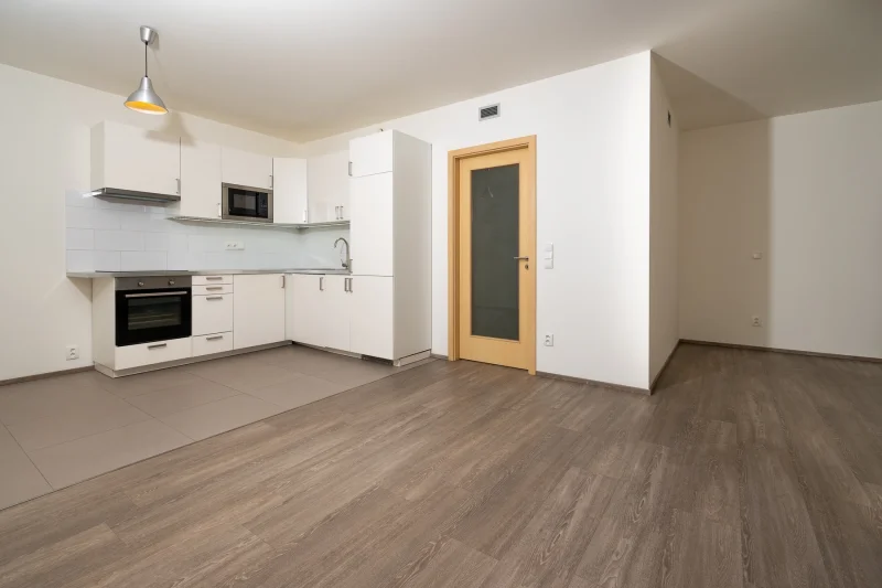 Pronájem bytu 1+kk s balkonem o výměře 42m²  Praha - Žižkov