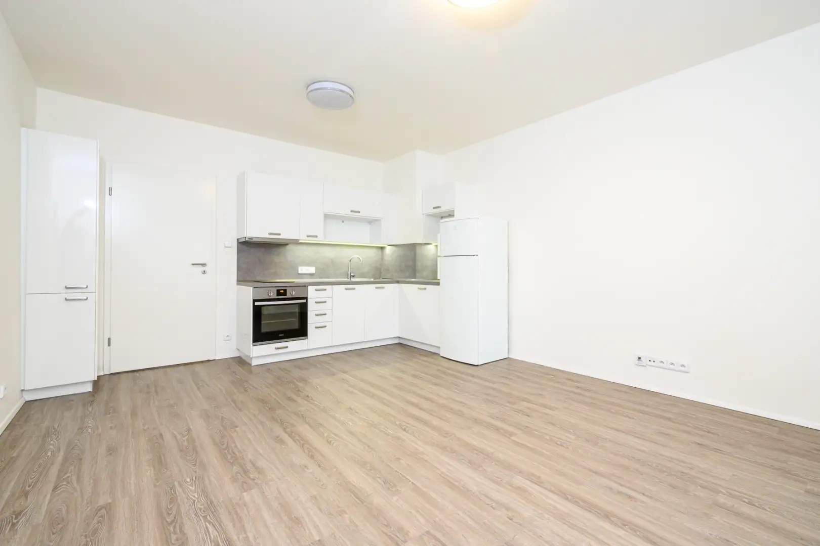 Pronájem bytu 1+kk  30 m² - Praha - Košíře