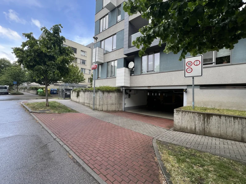 Pronájem garáže, 15 m² - Praha - Prosek