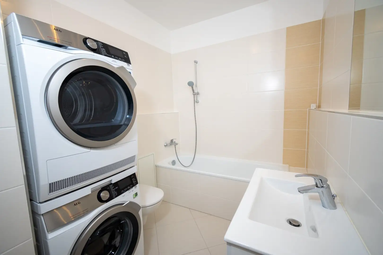 Pronájem bytu 2+kk/T/G o výměře 56m² - Praha - Střížkov