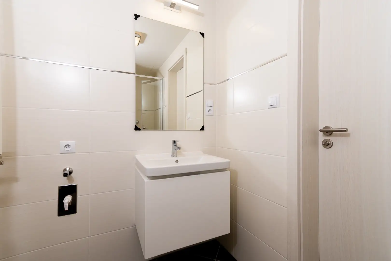 Pronájem bytu 1+kk 29m² - Praha - Třebonice