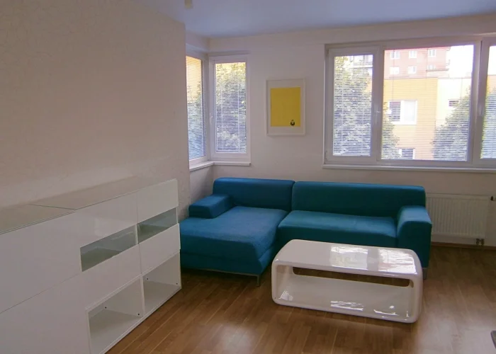 Pronájem bytu 2+kk, 50m2 - Hnězdenská, Praha 8