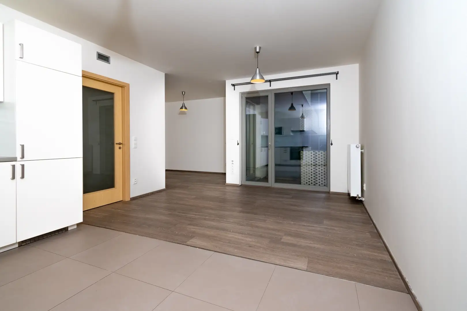 Pronájem bytu 1+kk s balkonem o výměře 42m²  Praha - Žižkov