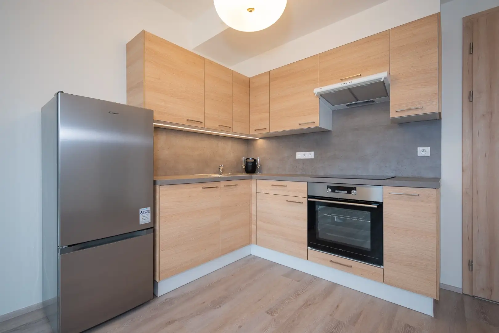 Pronájem bytu 2+kk, 43m², ulice Jankovcova 1629/65, Praha - Holešovice