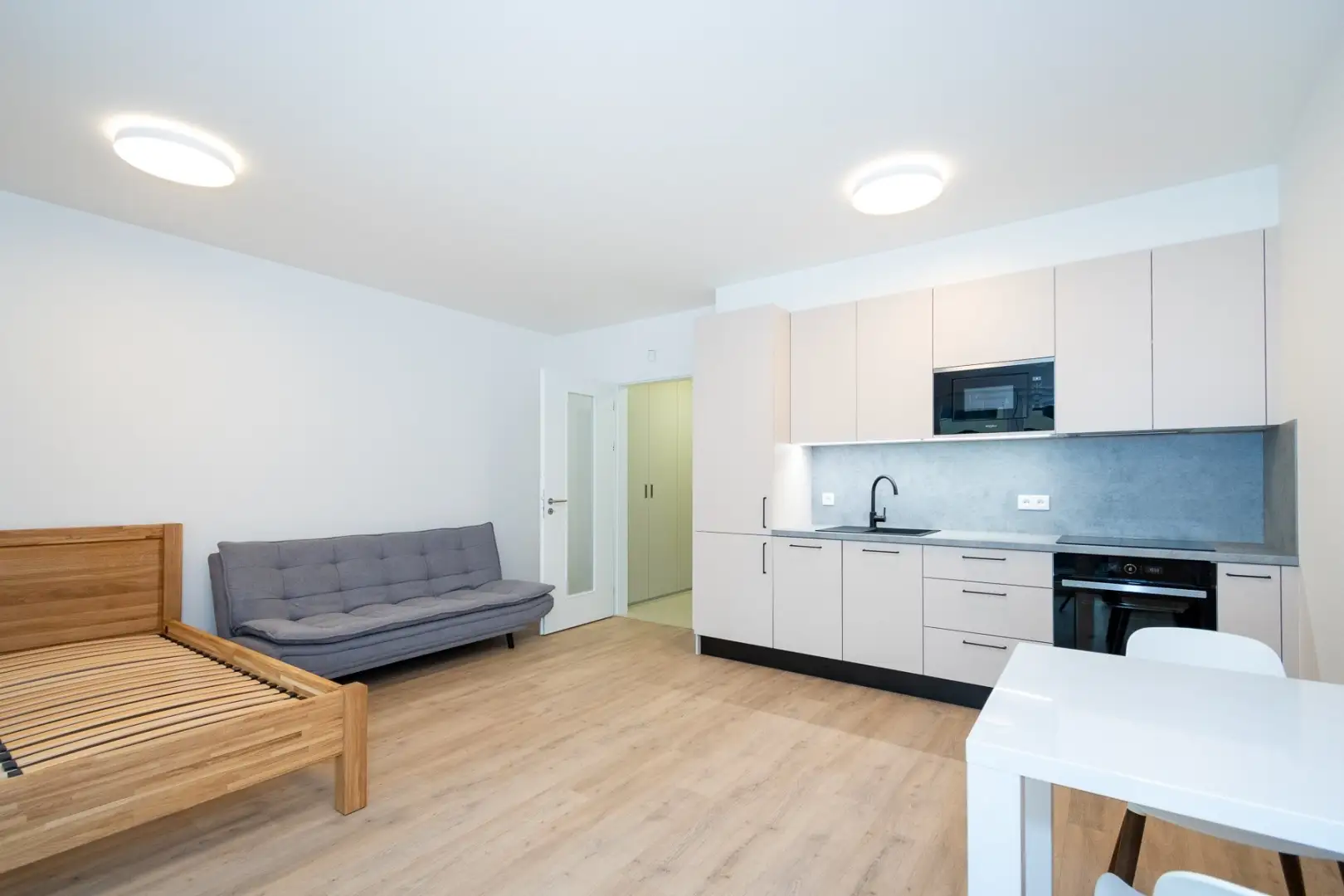 Pronájem byty 1+kk, 35 m² - Praha - Záběhlice
