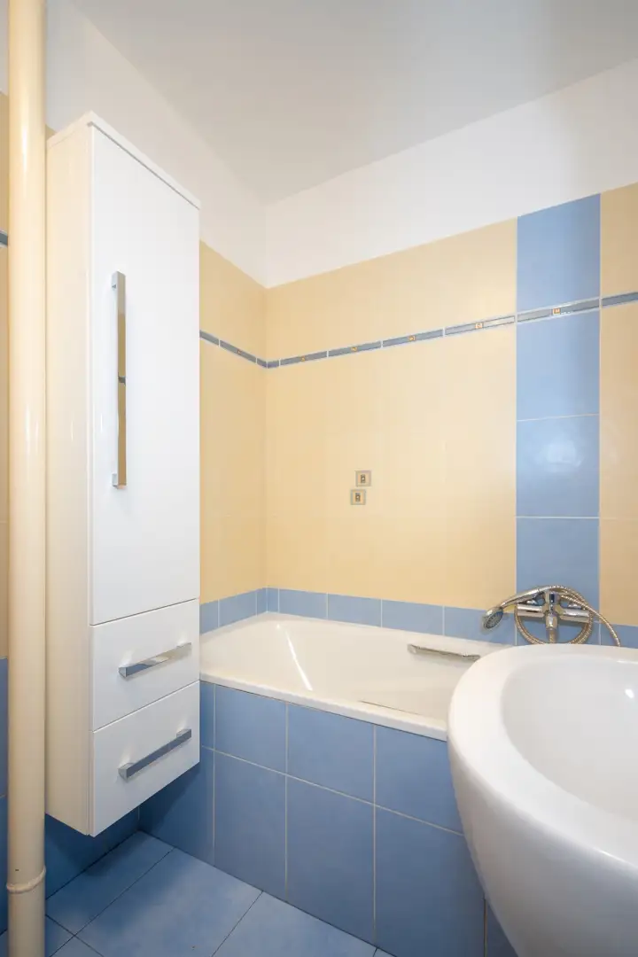 Pronájem bytu 3+kk/B, po rekonstrukci, zařízený, Praha - Letňany