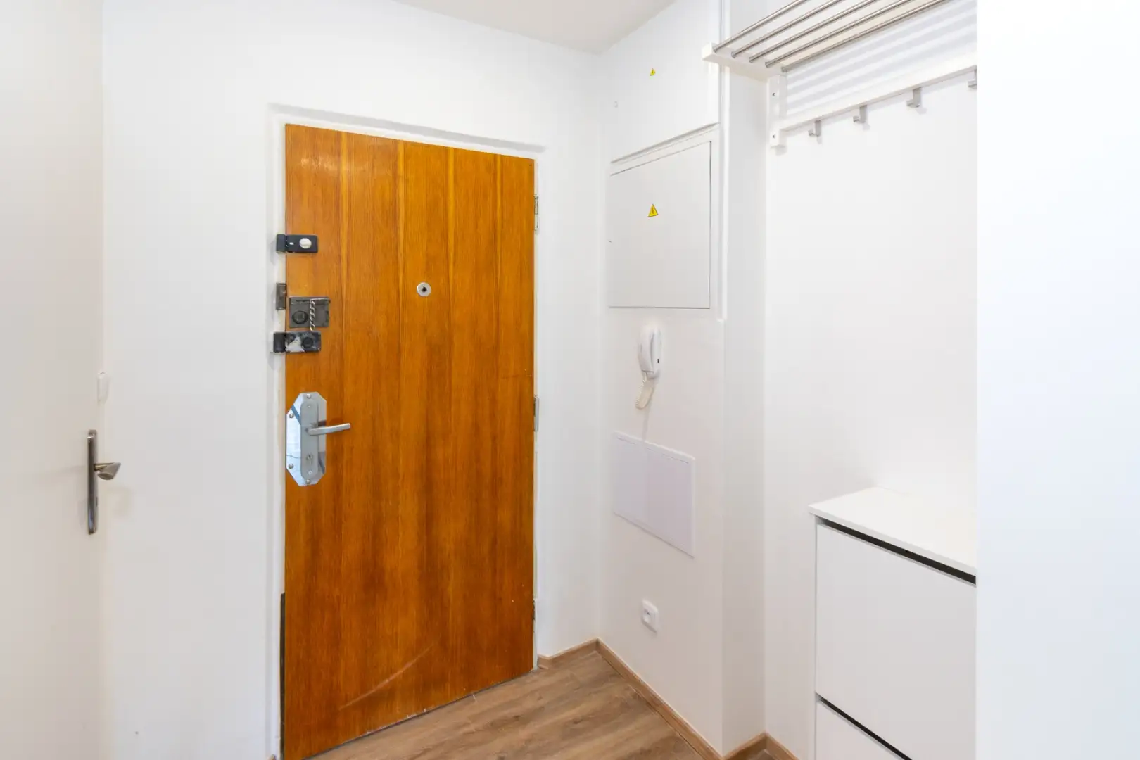Pronájem bytu 2+kk, 45 m² - Praha - Kobylisy