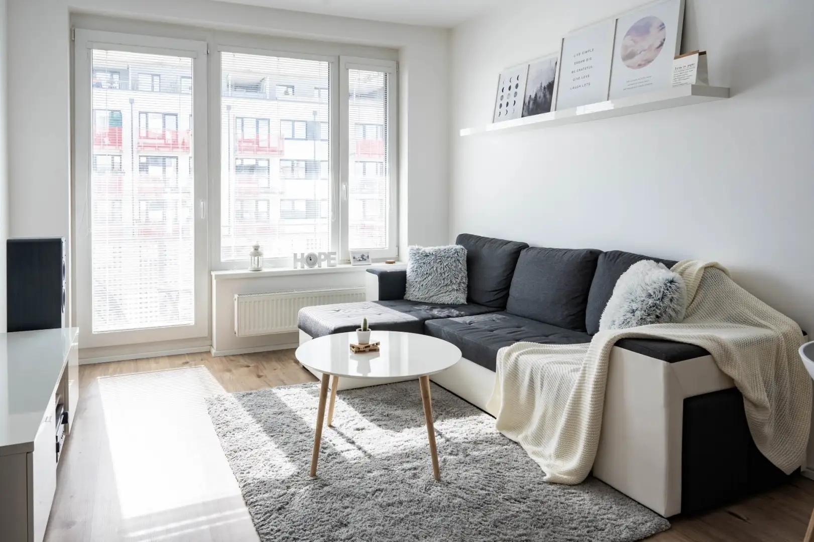 Pronájem bytu 2+kk/B/G o výměře 54m² - Praha - Dolní Měcholupy