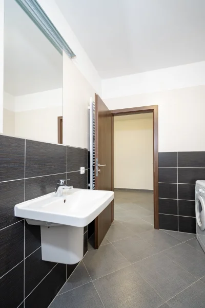 Pronájem bytu 2+kk s balkónem, ulice Honzíkova 635/6, Praha - Dolní Měcholupy