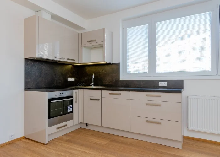 Pronájem bytu 2+kk/B/G o výměře 55m² - Praha - Střížkov