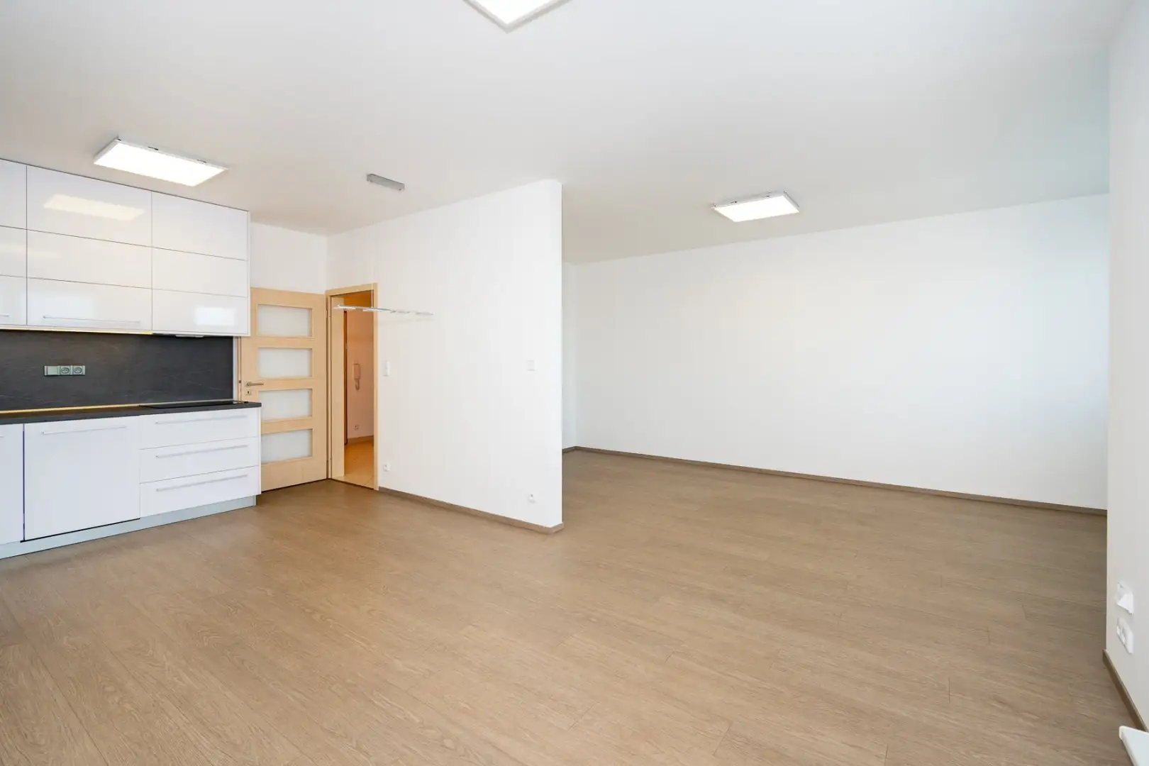 Pronájem byty 1+kk, 56 m² - Praha - Vysočany