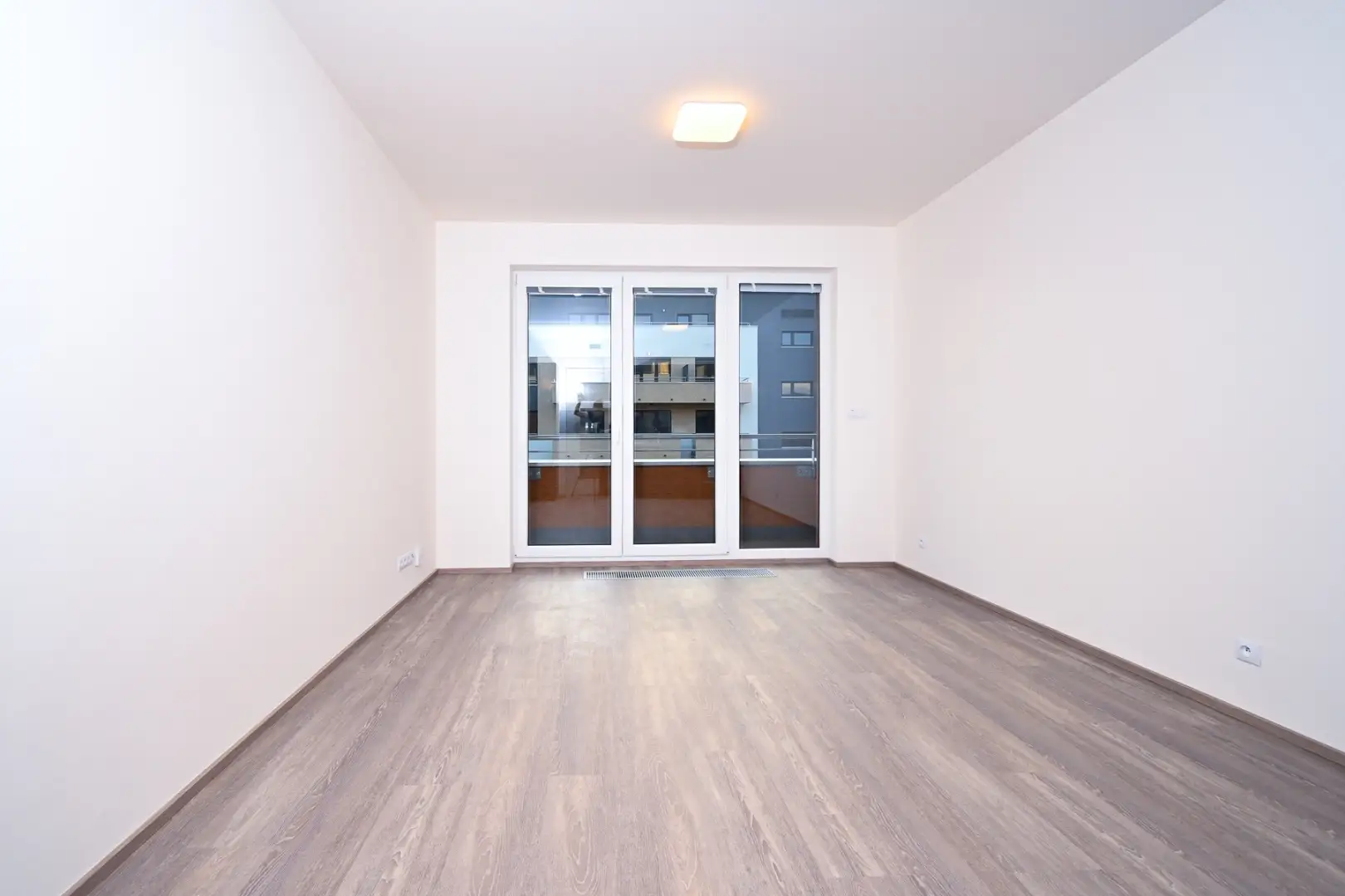 Pronájem bytu 1+kk 29m² - Praha - Třebonice
