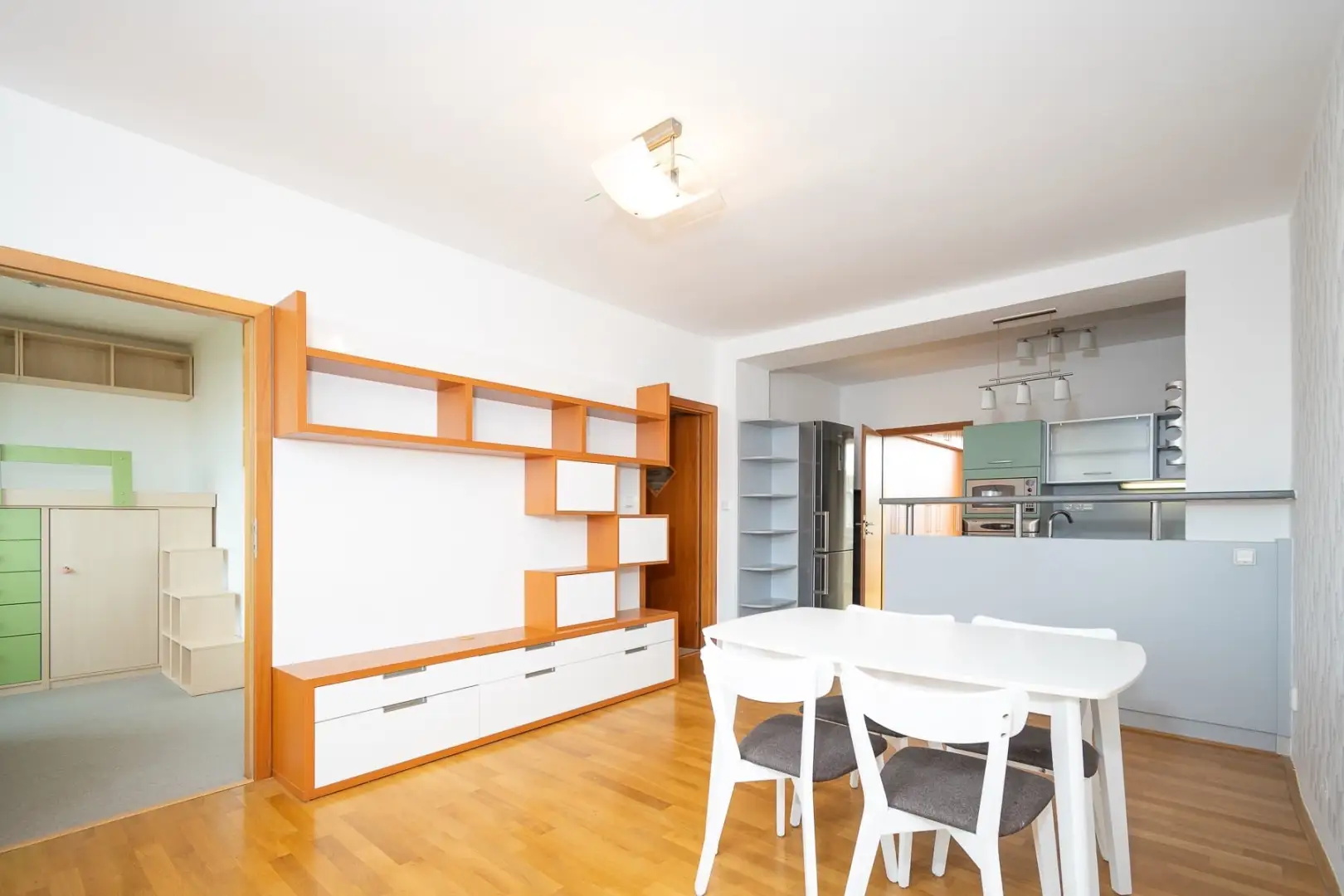 Pronájem bytu 3+kk/B, po rekonstrukci, zařízený, Praha - Letňany