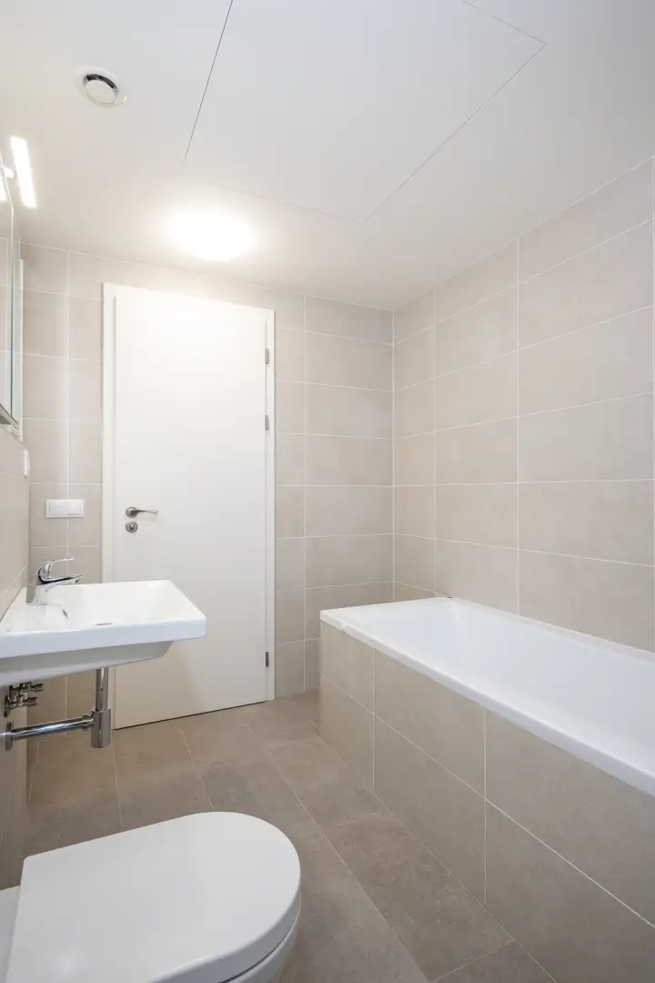Pronájem bytu 2+kk s balkónem, ulice Smržových 1035/10, Praha - Vysočany
