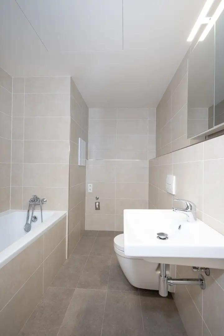 Pronájem bytu 2+kk s balkónem, ulice Smržových 1035/10, Praha - Vysočany