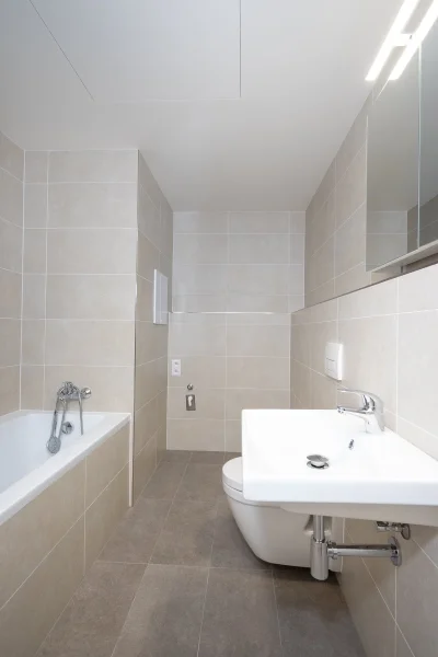 Pronájem bytu 2+kk s balkónem, ulice Smržových 1035/10, Praha - Vysočany