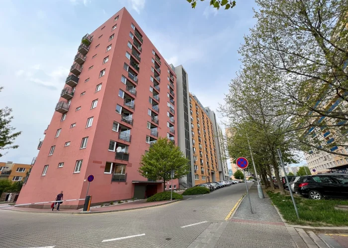 Pronájem bytu 2+kk s balkónem, ulice Hnězdenská 767/4a, Praha - Troja