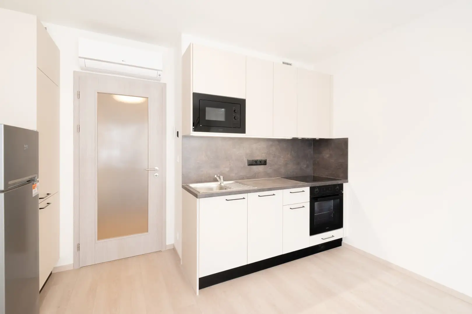 Pronájem bytu 1+kk 32 m², Praha - Hloubětín