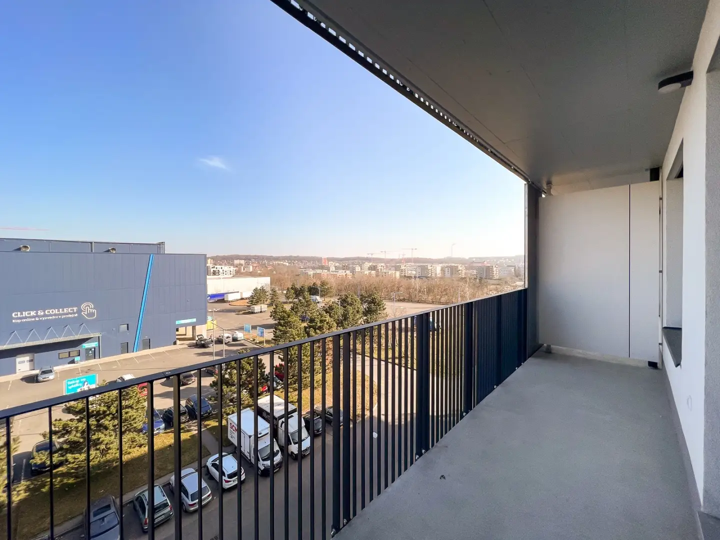 Pronájem bytu 2+kk s balkónem, ulice Smržových 1035/10, Praha - Vysočany