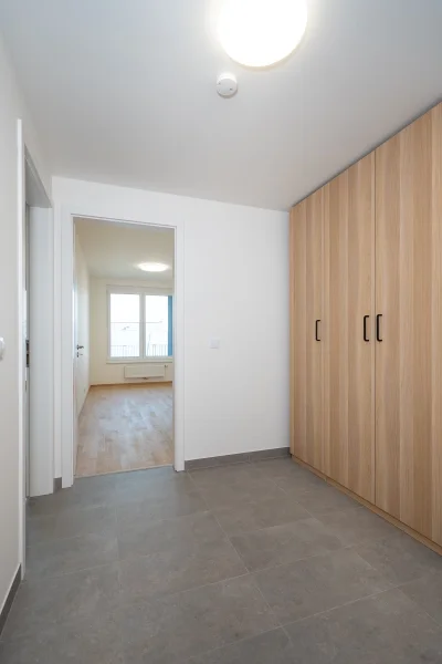 Pronájem bytu 2+kk s balkónem, ulice Smržových 1035/10, Praha - Vysočany
